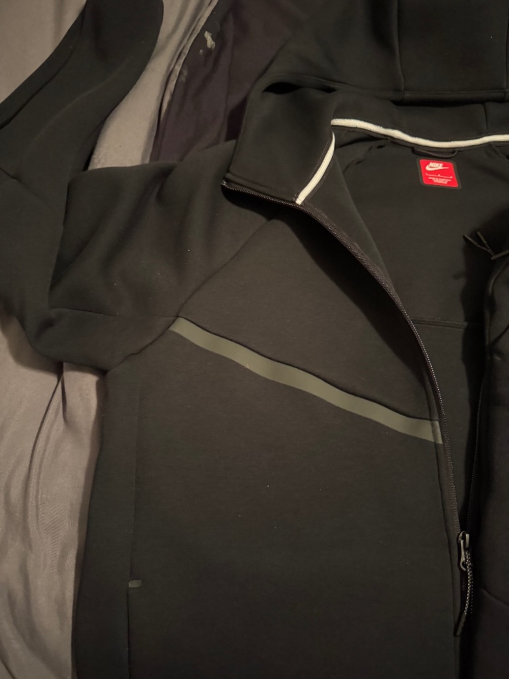 Nike tech all back size Large